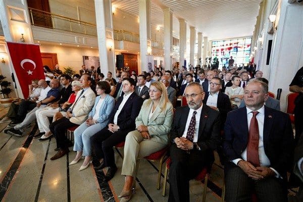 Toplantıda İstanbul Büyükşehir Belediyesi (İBB) Başkanvekili Nuri Aslan, İBB Genel
