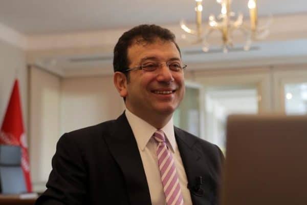 İstanbul Büyükşehir Belediye (İBB) Başkanı Ekrem İmamoğlu, Trabzon'da meydanı dolduran