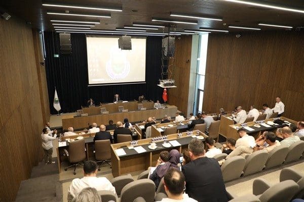 13 gündem maddesinin yanı sıra 4 ilave gündem maddesinin görüşüldüğü