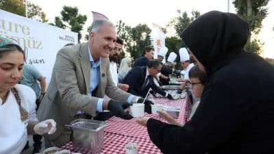 Etkinliğe İnegöl Kaymakamı Eren Arslan, Belediye Başkanı Alper Taban, AK