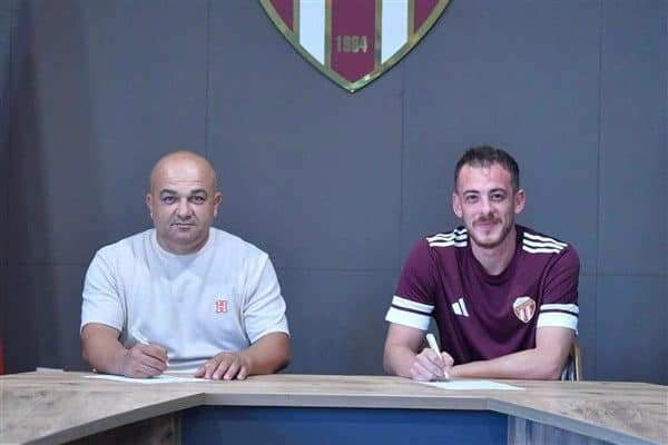 İnegölspor, sözleşmesi sona eren stoper Mete Sevinç ile sözleşme uzatıldı.