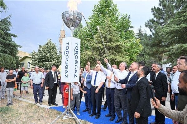 Isparta Belediye Başkanı Şükrü Başdeğirmen’in girişimleriyle köylerde yaşayan vatandaşlar doğalgaza