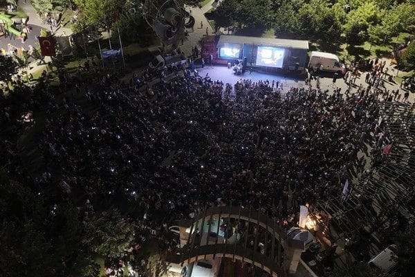 Yaz Akşamı Sineması etkinliği ilk olarak Hızırbey Mahallesi’nde gerçekleştirildi. Etkinlik