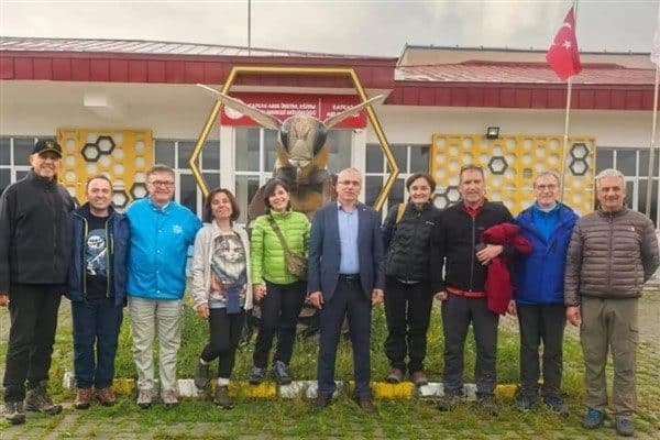 Müdürlükten yapılan açıklamada, İstanbul Erkek Lisesi Mezunlarını bu yıl yine misafir