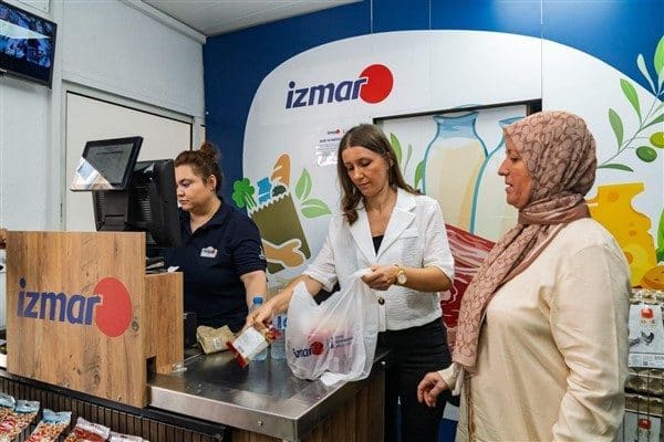 Erzene Şubesi’nin açılışında konuşan İZMAR Marketler Şefi Uğur Selçuk, “Bornova