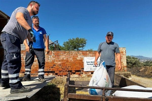 İzmir'de günlerdir birçok bölgede çıkan orman yangınlarıyla mücadele sürerken, İzmir