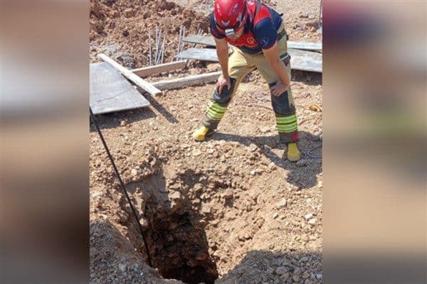 İzmir Büyükşehir Belediyesi İtfaiye Dairesi Başkanlığı Aliağa ekipleri, bir yurttaşın