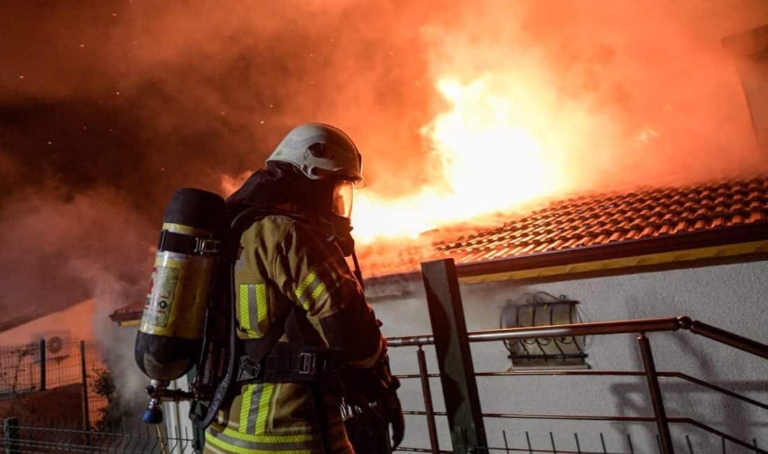 İzmir Büyükşehir Belediyesi İtfaiye Dairesi Başkanlığı, termometrelerin 40 dereceleri gösterdiği