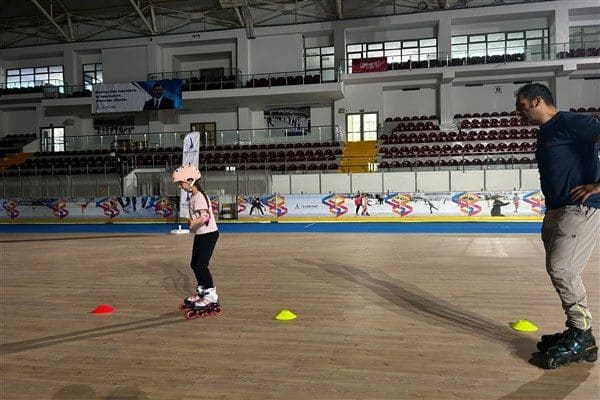 İzmir Büyükşehir Belediyesi, yaz mevsiminde farklı spor branşlarında da hizmet