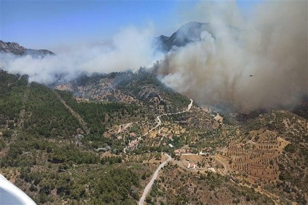 Orman Genel Müdürlüğü’nden yapılan açıklamada İzmir’in Urla ilçesinde devam eden