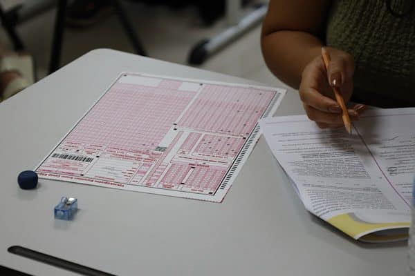 İzmit Belediyesi bünyesinde faaliyet gösteren Çınar Akademi, LGS ve YKS