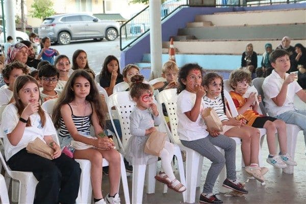 İzmit Belediyesi tarafından düzenlenen Çocuk Sinema Geceleri etkinliği, Akmeşe Kapalı