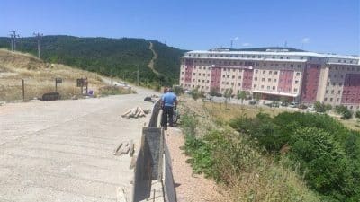 İzmit Belediyesi Fen İşleri Müdürlüğü, kent genelinde çalışmalarına devam ediyor.
