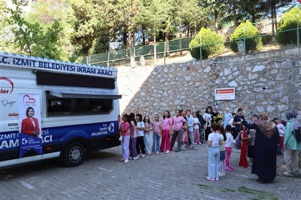 Belediye ekipleri sabahın erken saatlerinde Ayazma Ulu Cami ve Tepeköy