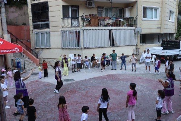İzmit Belediyesi Kadın ve Aile Hizmetleri Müdürlüğü’nün organize ettiği şenlik,