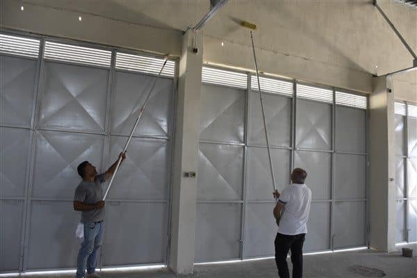 Belediye ekipleri tarafından kırsal mahallelerde; kamuya ait binalarda boya-badana ve