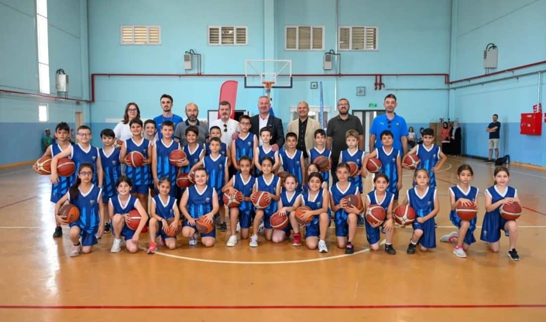 Karacabey Belediyesi, çocukların yaz tatilini verimli geçirmeleri ve spora yönelmeleri