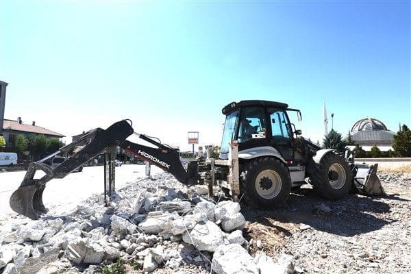 Alanda yeşil bant oluşturulması, aydınlatma sistemlerinin kurulması, oturma banklarının yerleştirilmesi