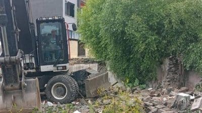 Belediyeden yapılan açıklamada, 3194 sayılı İmar Kanunu kapsamında yürütülen yıkım