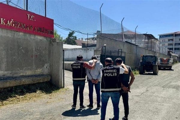 Kars Valiliği’nden yapılan açıklamaya göre, yürütülen çalışmalar sonucunda 2,35 gram