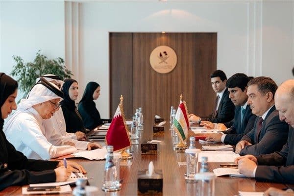 Katar tarafına Dışişleri Devlet Bakanı Sultan bin Saad Al Muraikhi,