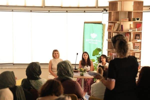 Panelde, Hasret Yelboğa ve Medya Kaya "Özgür Eş Yaşam" kavramını