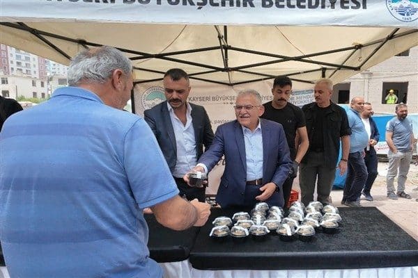 Aşure Günü’nden önceki gün Cuma namazından sonra Kocasinan Erenler Camii’nde