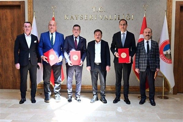 Toplamda 1600 metrekare kapalı alana sahip bulunan ve uzman dahiliye