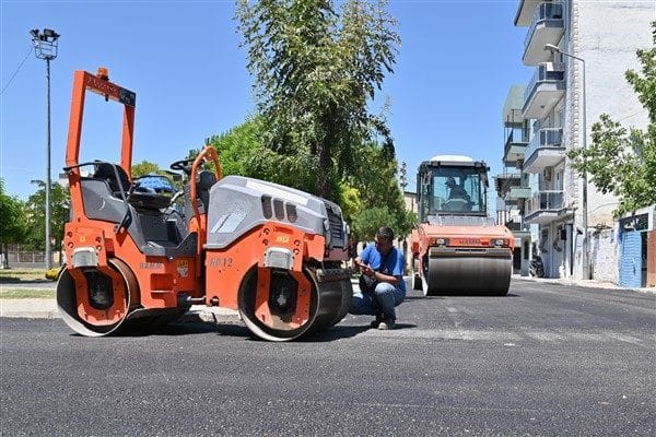 Şehzadeler ilçesi Kazım Karabekir Mahallesi’nde yaklaşık 3 bin ton sıcak