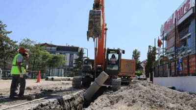 Çalışma kapsamında, eski ve yıpranmış asfaltlar titizlikle kazındıktan sonra iş