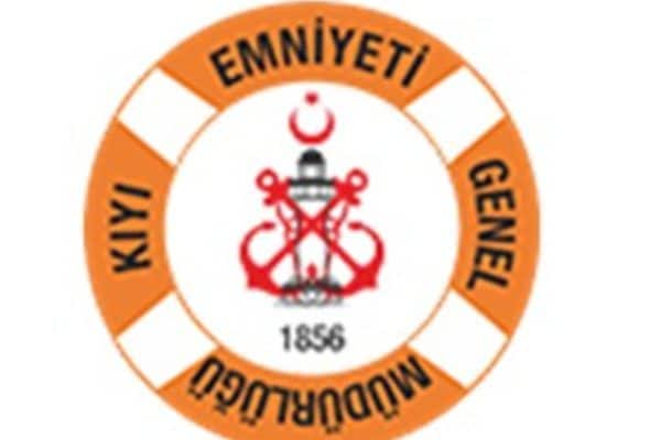 KEGM'den yapılan açıklamada sürüklenen teknede 2 kişinin bulunduğu belirtildi. Açıklamada