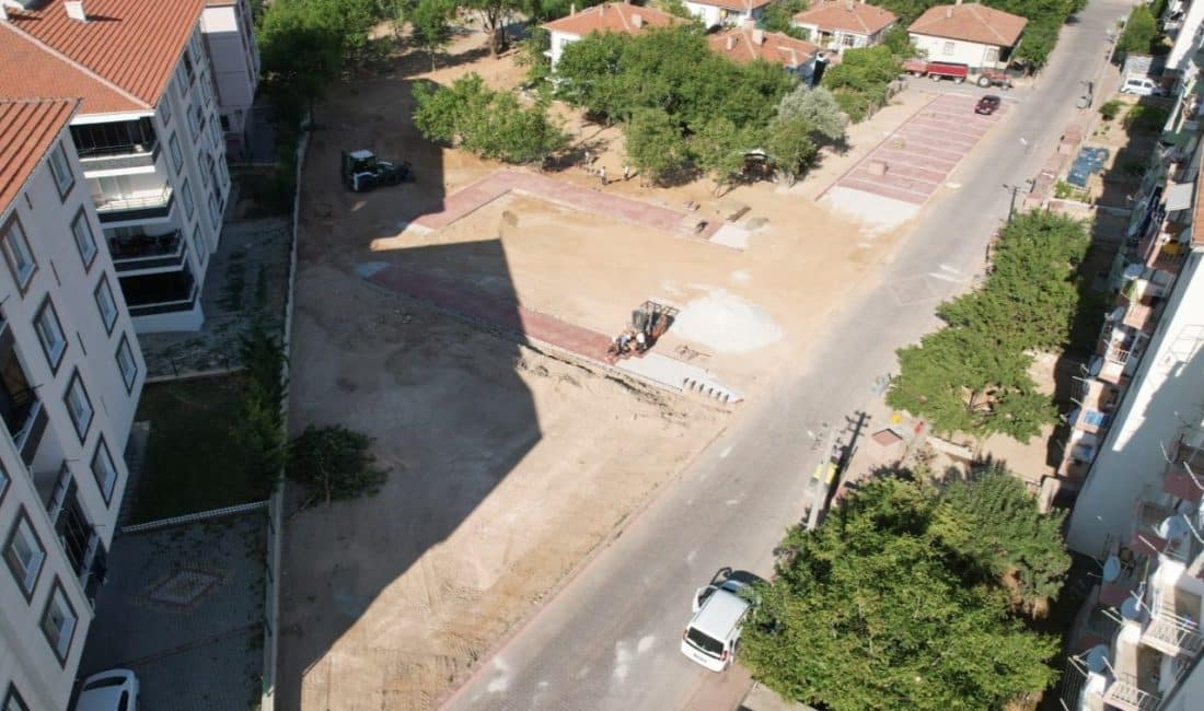 Kırşehir Belediyesi, şehrin farklı noktalarında park ve çevre düzenlemeleri devam