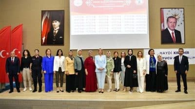 Gönül Elçileri ile Koruyucu Aile Farkındalık Toplantısı programında konuşan Serpil