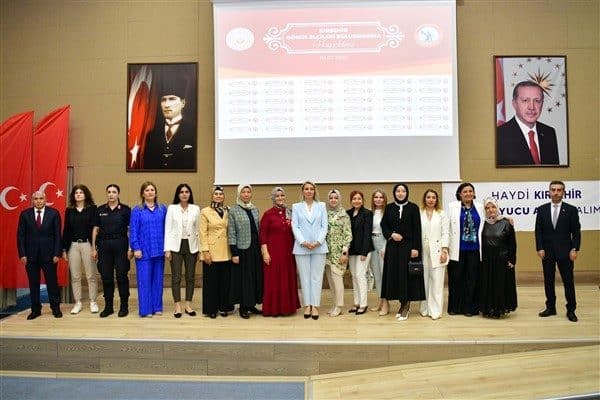 Gönül Elçileri ile Koruyucu Aile Farkındalık Toplantısı programında konuşan Serpil