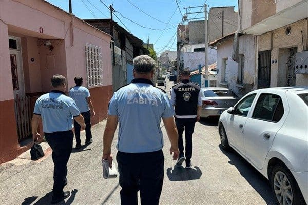 Kaçak hurdacılar ve hurda atıklarıyla etkin mücadelesini sürdüren Konak Belediyesi