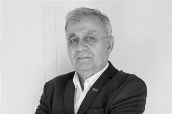 Bursa'da spor köşe yazarı ve program sunuculuğu yapan Engin Aksöz