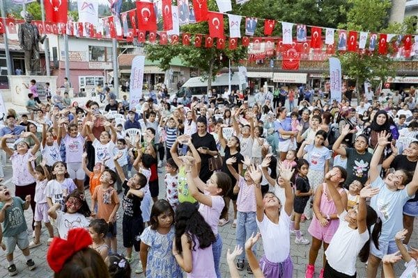Kültür ve Sosyal İşler Dairesi Başkanlığı tarafından düzenlenen şenlikte; drama