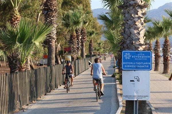 Sevgi Plajı’nda yer alan 20 kilometre uzunluğundaki bisiklet ve yürüyüş