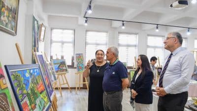 70 yaşındaki ev hanımı ressam Elmas Bilecen’in “Bir Fırça, Bir