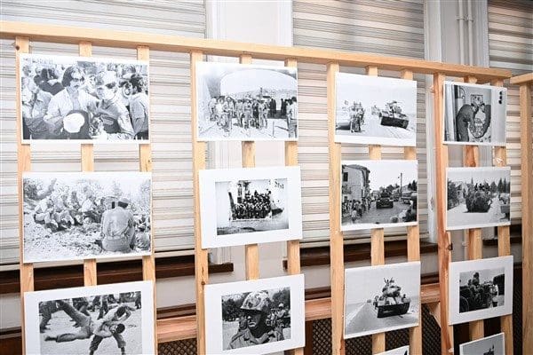 Serginin açılışına KKTC Büyükelçiliği Eğitim ve Kültür Ataşesi Bünyamin Merhametsiz,