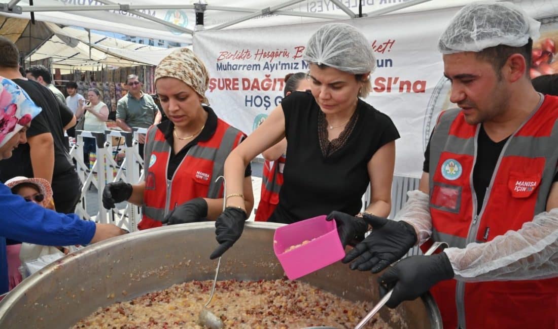 Manisa Büyükşehir Belediyesi’nin her yıl geleneksel hale gelen aşure dağıtımları,