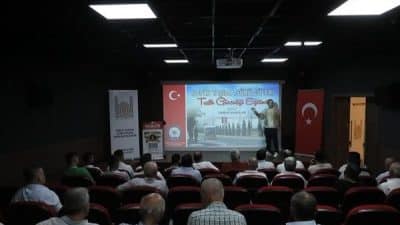Seminer kapsamında; trafik kuralları, acil durumlarda doğru müdahale teknikleri, yolcu