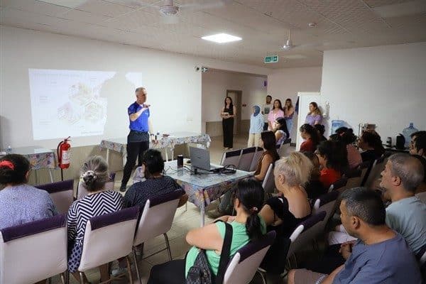 Menderes’in Ahmetbeyli Mahallesi’nde yer alan Özel Öz Bakım Merkezi’nde deprem