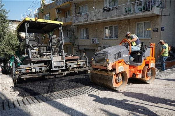 Bornova Belediyesi, ilçe genelinde başlattığı asfalt ve beton atılımını Meriç