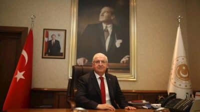 Milli Savunma Bakanı Yaşar Güler, beraberinde Genelkurmay Başkanı Orgeneral Metin