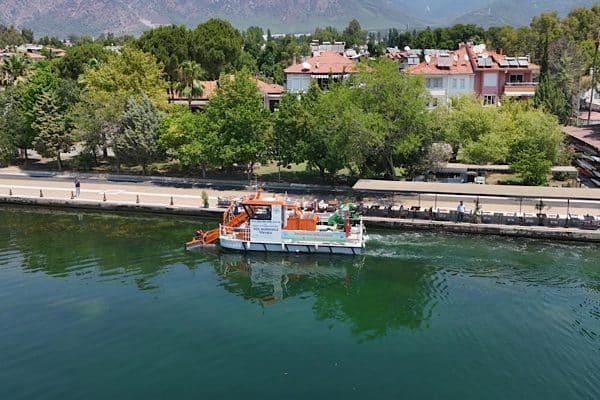 Muğla Büyükşehir Belediyesi tarafından, Köyceğiz Gölü ve Dalyan Kanalı’nda yüzey