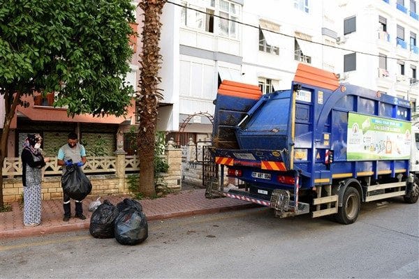 Muratpaşa Belediyesi’nin cam, kağıt, plastik ve metalden oluşan atıkların kayıpsız