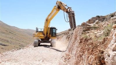 Elmalı Gölova Mahallesi Müren Yayla yolunda başlatılan genişletme ve iyileştirme