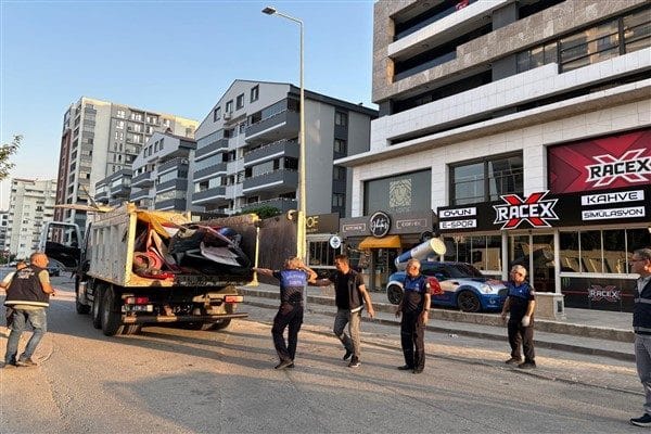 Nilüfer Belediyesi Zabıta ekipleri, kent estetiğini bozan, halk sağlığını tehdit