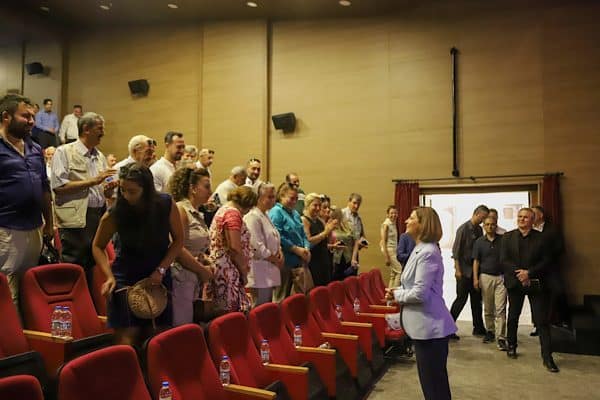 Başkan Ünlüce, Odunpazarı ilçesine bağlı mahalle muhtarlarıyla Eskişehir Şehir Tiyatroları